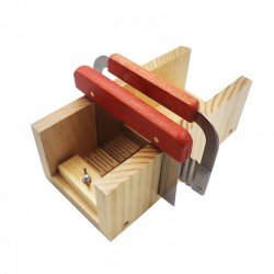 Κόφτης σαπουνιού ξύλινος ρυθμιζόμενος με δυο κόφτες από ανοξείδωτο ατσάλι, έναν ίσιο και έναν κυματιστό.